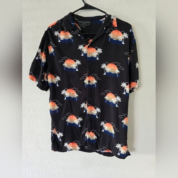 No Boundaries Shirt Mens Novelty Print Fly Button Up Size Small Black Orange - Picture 2 of 10